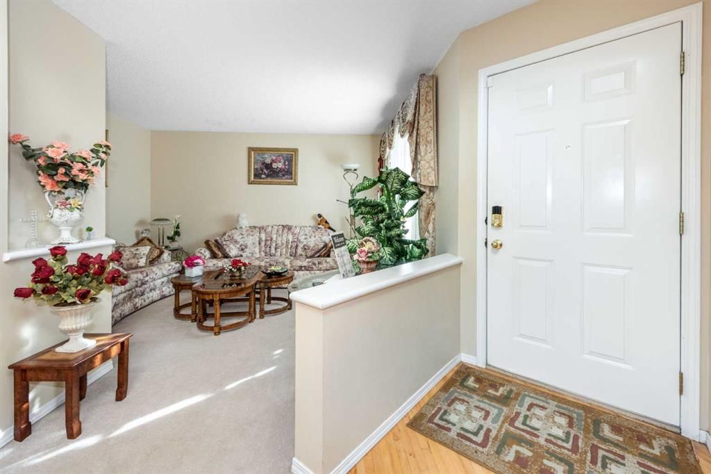 26 Citadel Crest Link NW, Calgary — photo 4 of 40