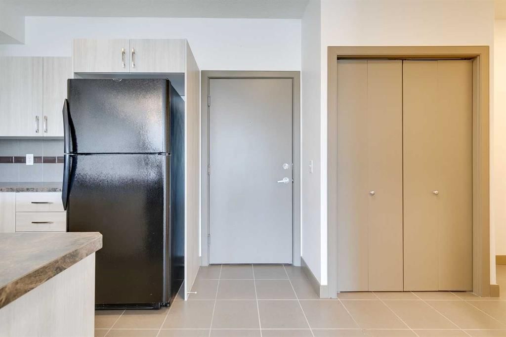 210, 2420 34 Avenue SW, Calgary — photo 3 of 19