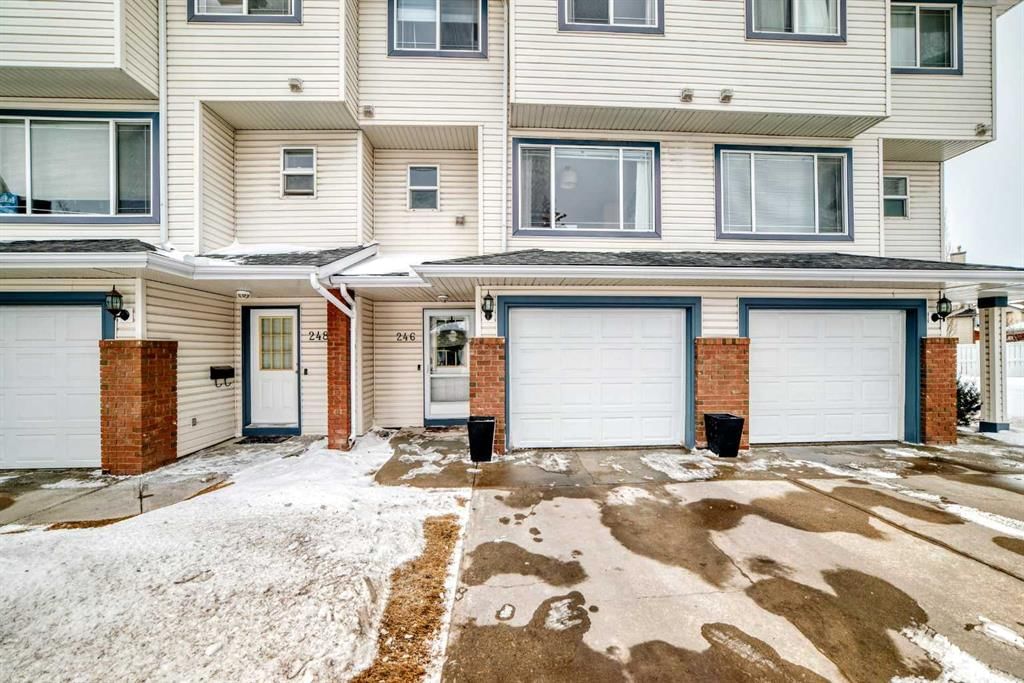 246 Rocky Ridge Court NW, Calgary — photo 3 of 40