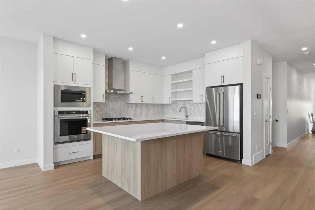 159 Greenwich Drive NW, Calgary — photo 5 of 42