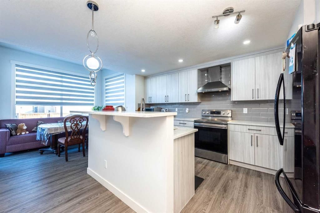 33 Martha's Meadow Place NE, Calgary — photo 3 of 50