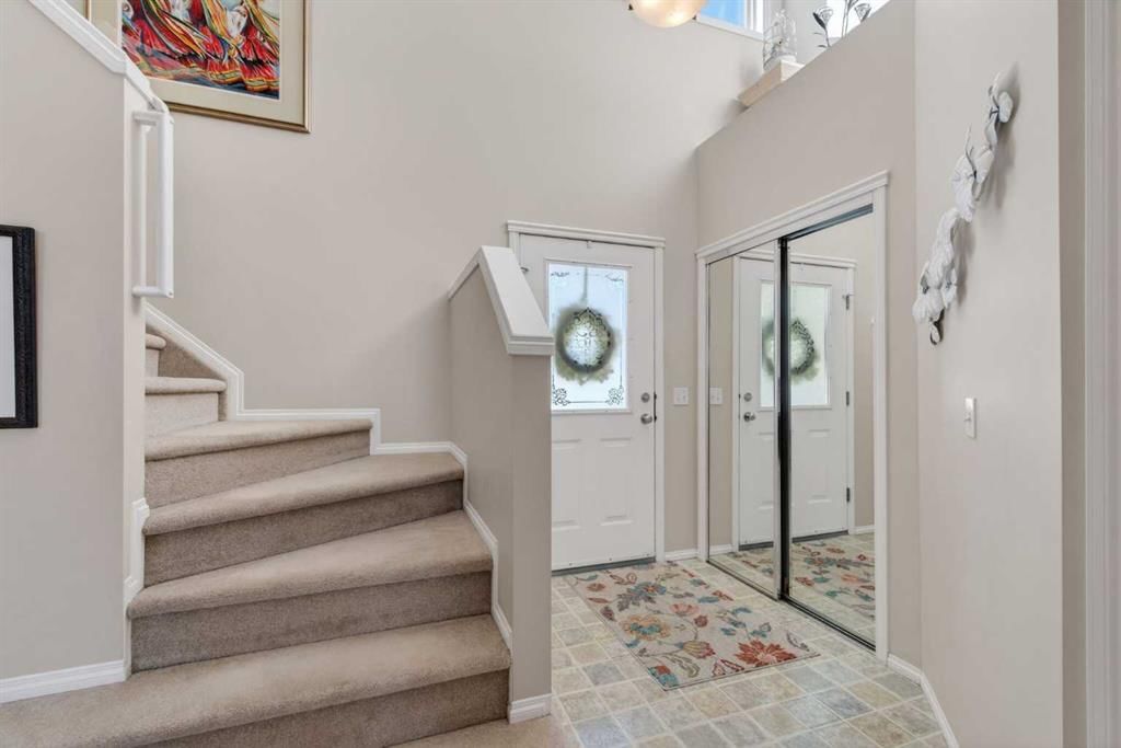 10 Cougar Ridge Bay SW, Calgary — photo 3 of 49