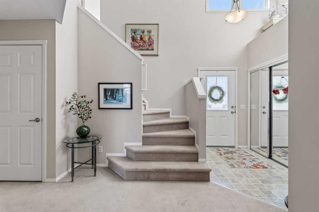 10 Cougar Ridge Bay SW, Calgary — photo 4 of 49