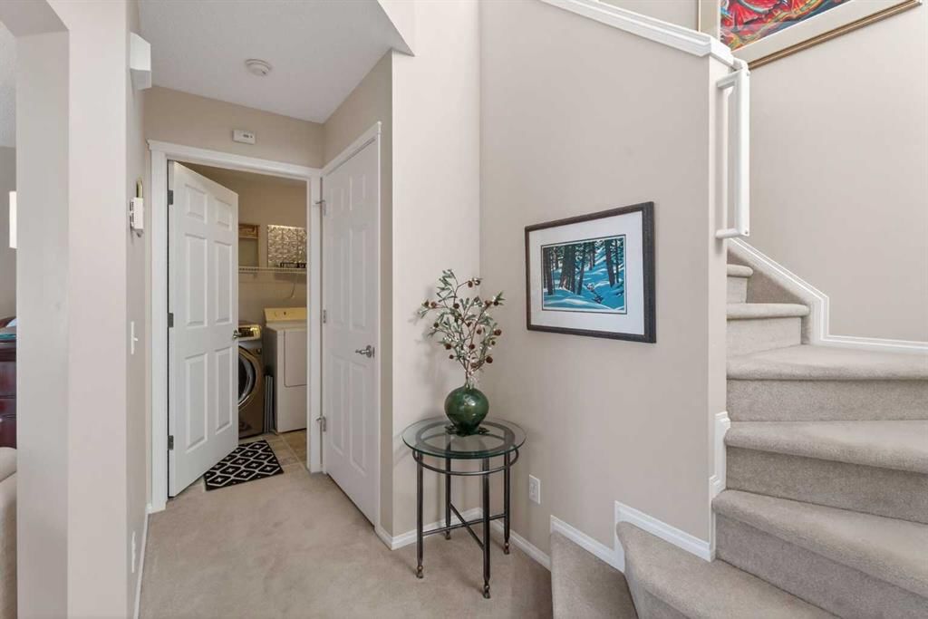 10 Cougar Ridge Bay SW, Calgary — photo 5 of 49