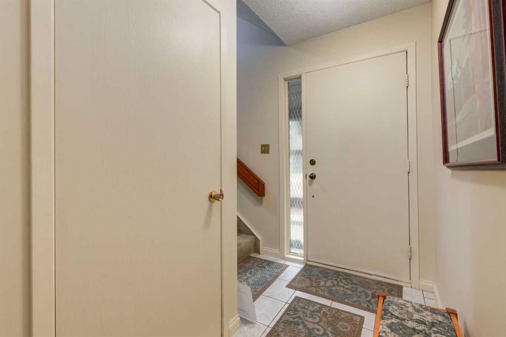 59, 10030 Oakmoor Way SW, Calgary — photo 4 of 46