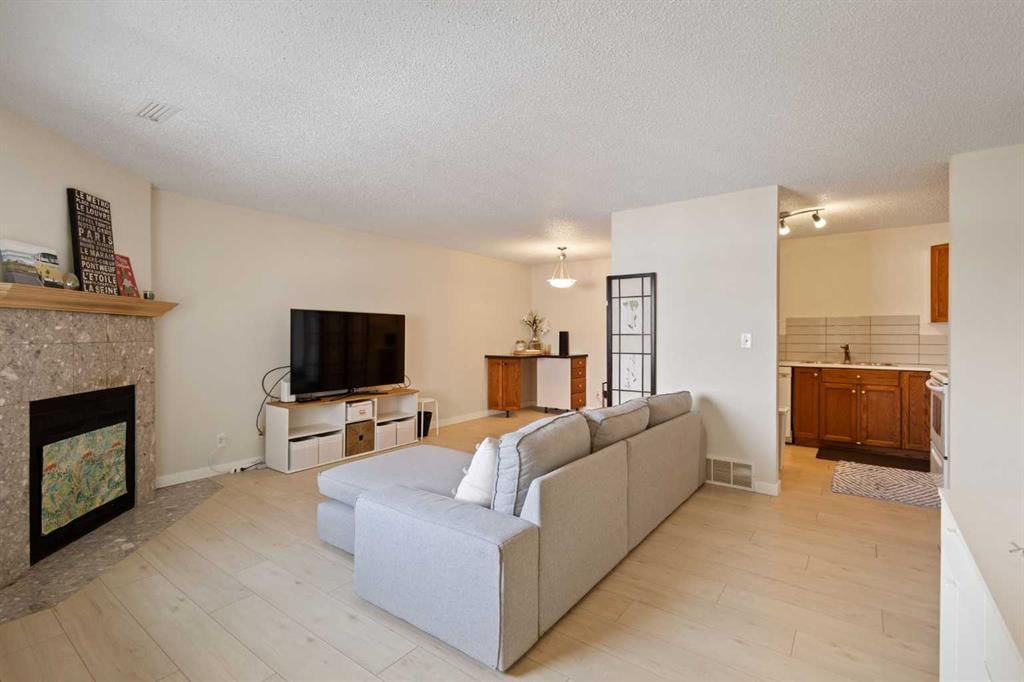 11027 24 Street SW, Calgary — photo 4 of 28