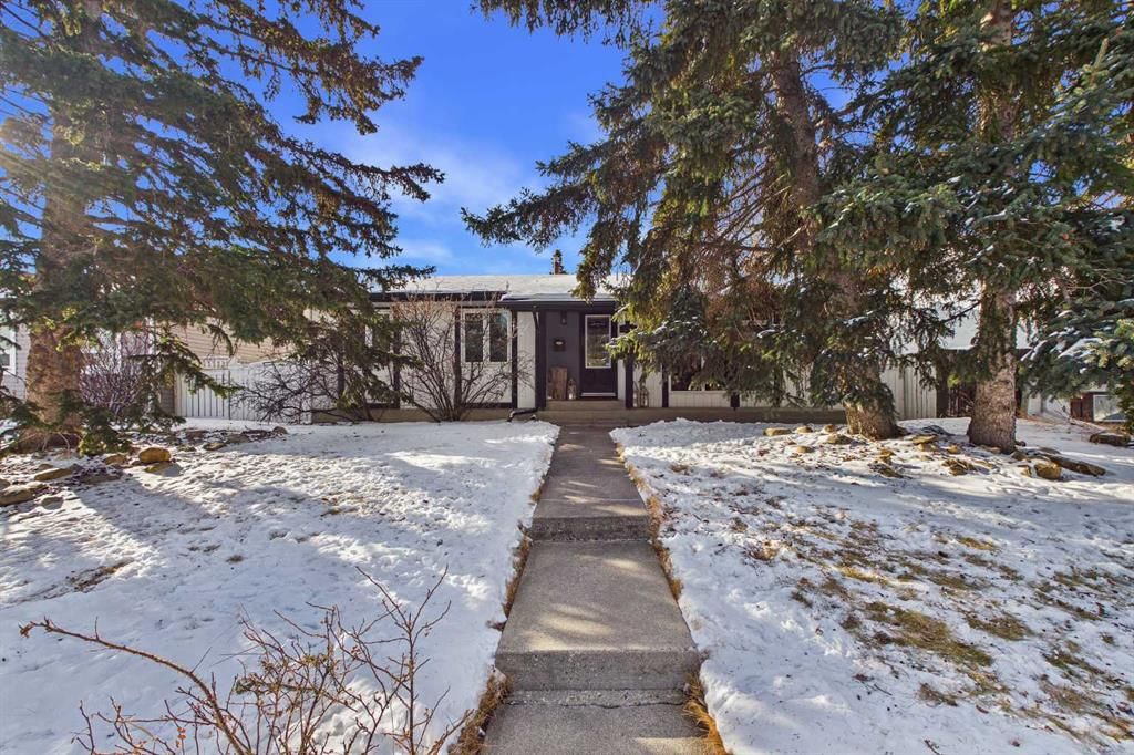 335 Huntridge Road NE, Calgary — main listing photo