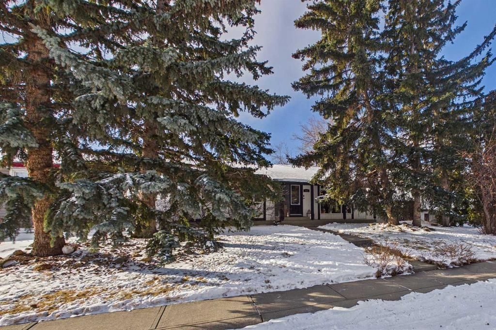 335 Huntridge Road NE, Calgary — photo 3 of 41