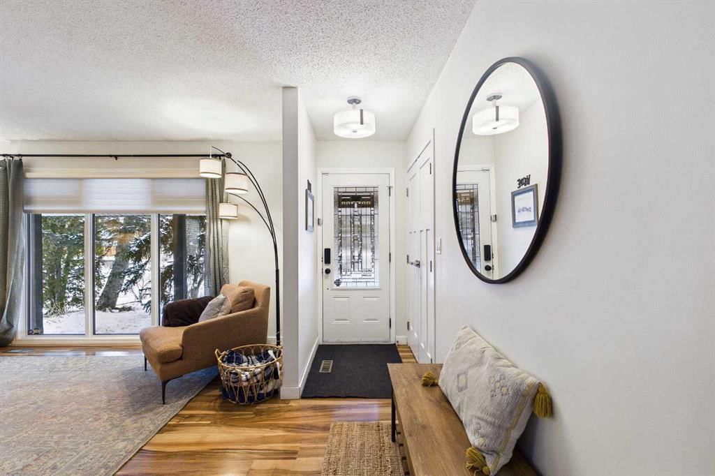 335 Huntridge Road NE, Calgary — photo 4 of 41