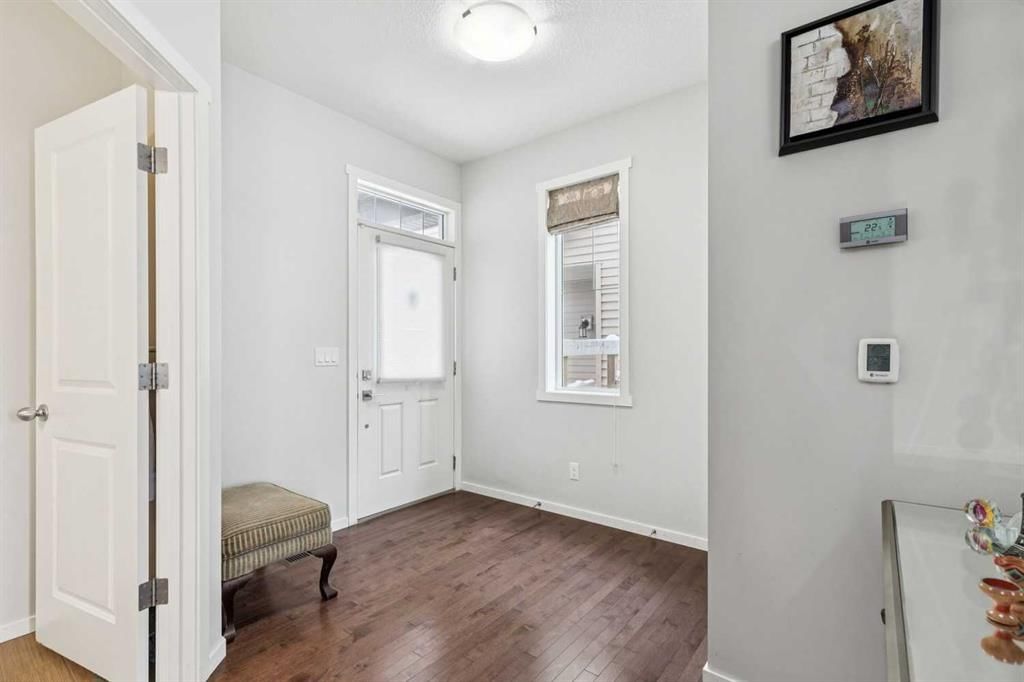 34 Nolancrest Rise NW, Calgary — photo 3 of 39