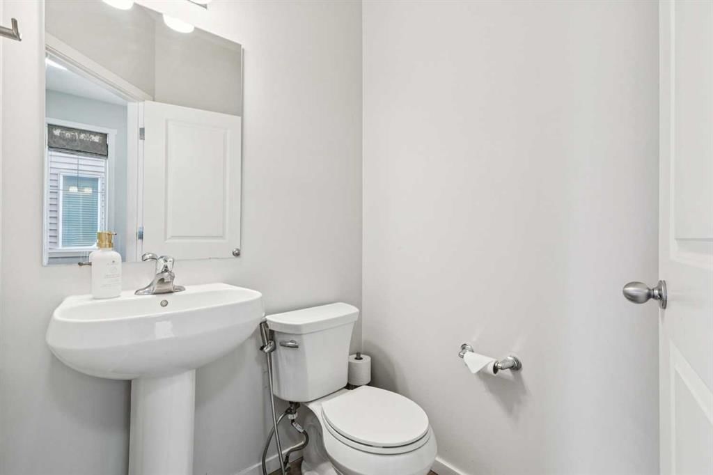 34 Nolancrest Rise NW, Calgary — photo 4 of 39