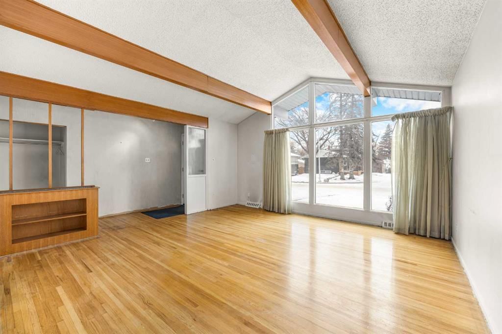 8304 11 Street SW, Calgary — photo 3 of 25