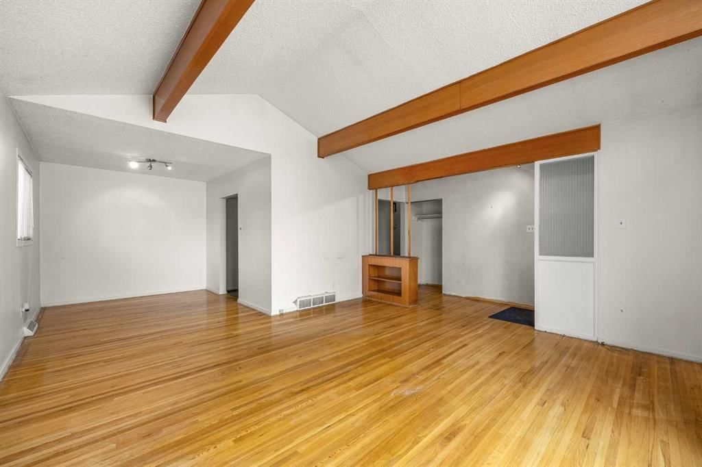8304 11 Street SW, Calgary — photo 5 of 25