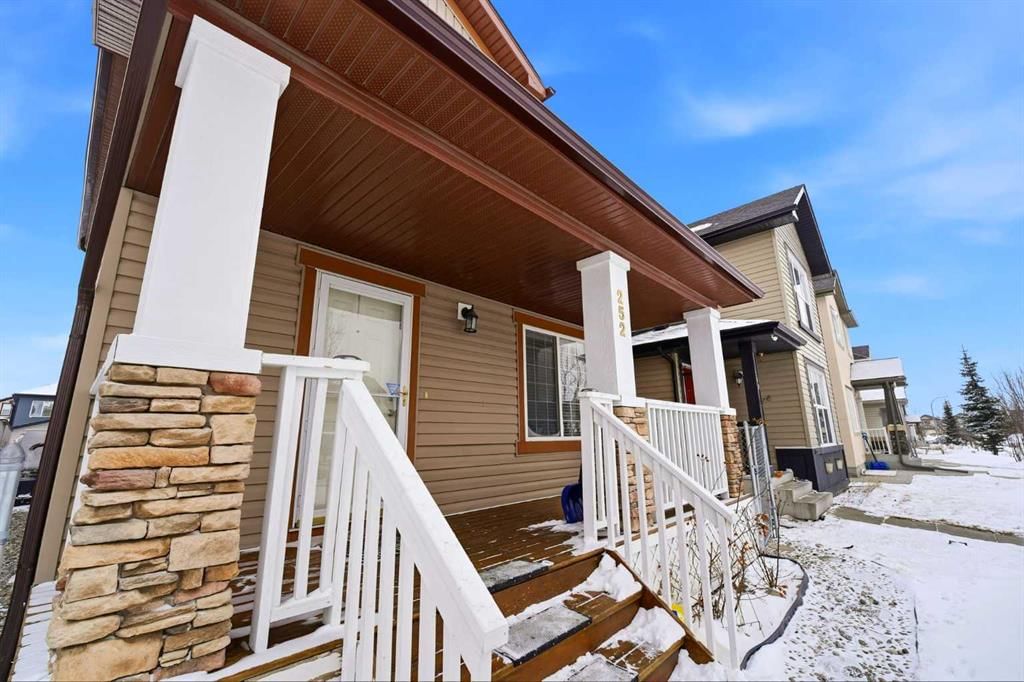 252 Saddlecrest Boulevard NE, Calgary — photo 3 of 21