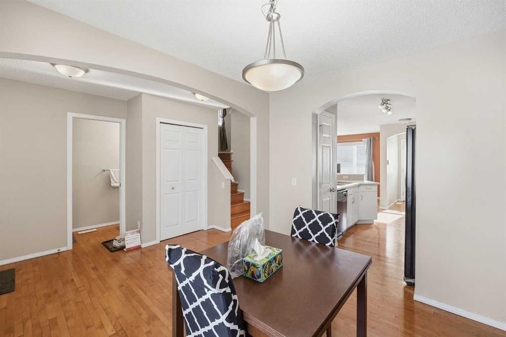 252 Saddlecrest Boulevard NE, Calgary — photo 5 of 21