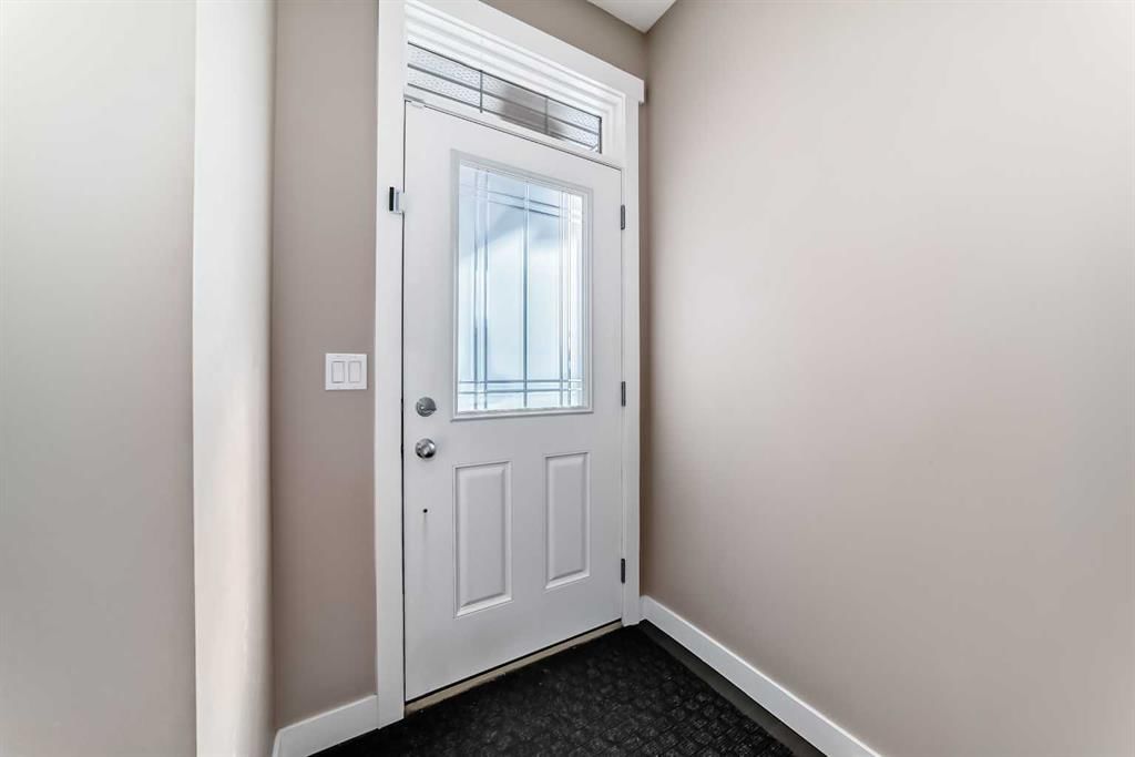 11 Cougar Ridge Place SW, Calgary — photo 3 of 31
