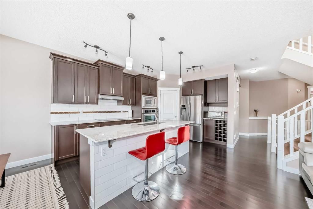 11 Cougar Ridge Place SW, Calgary — photo 4 of 31