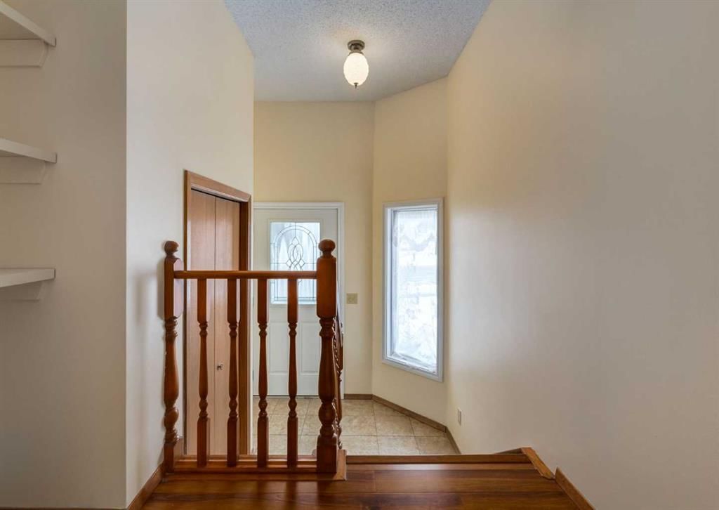 60 Macewan Glen Drive NW, Calgary — photo 2 of 50
