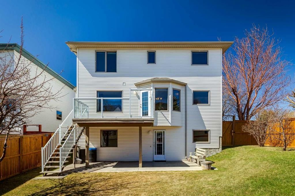 135 Sceptre Close NW, Calgary — photo 2 of 50