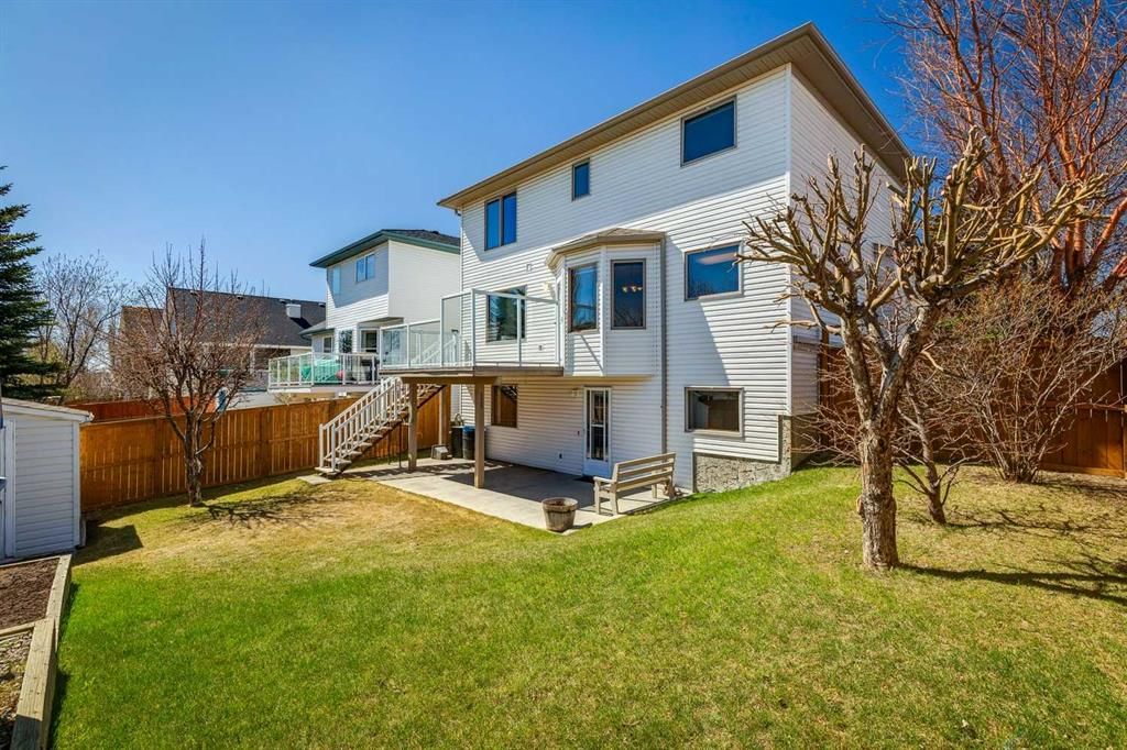 135 Sceptre Close NW, Calgary — photo 3 of 50