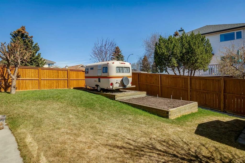 135 Sceptre Close NW, Calgary — photo 4 of 50