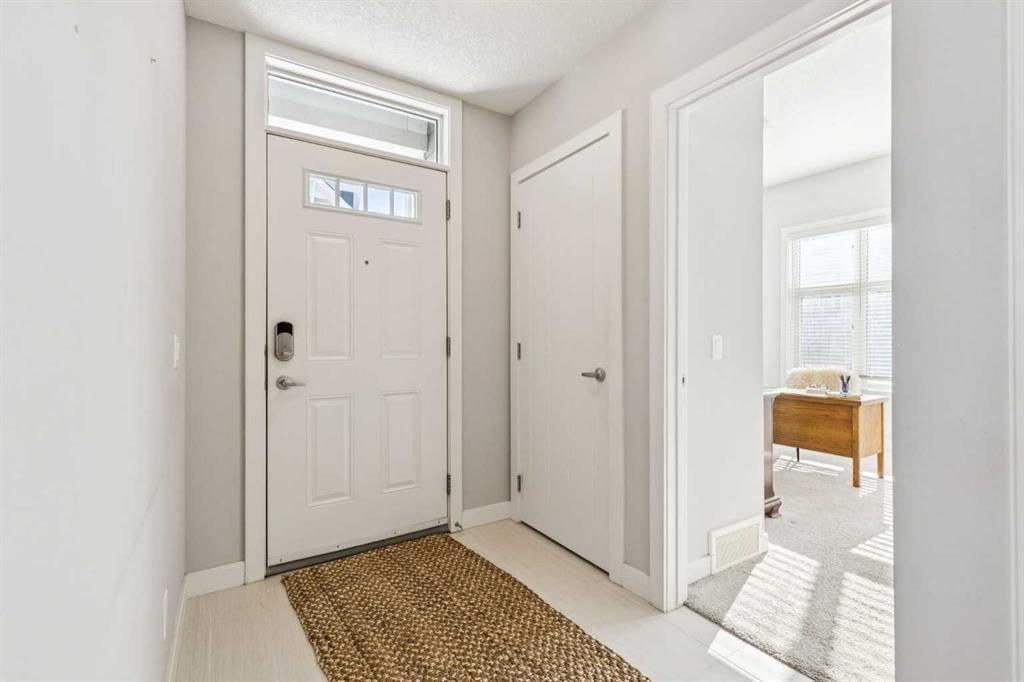 196 Silverado Plains Park SW, Calgary — photo 2 of 23