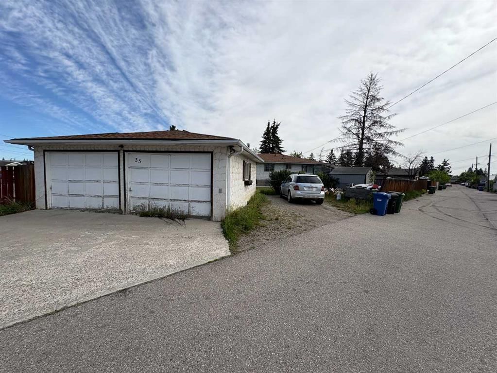 35 Penworth Place SE, Calgary — photo 3 of 30