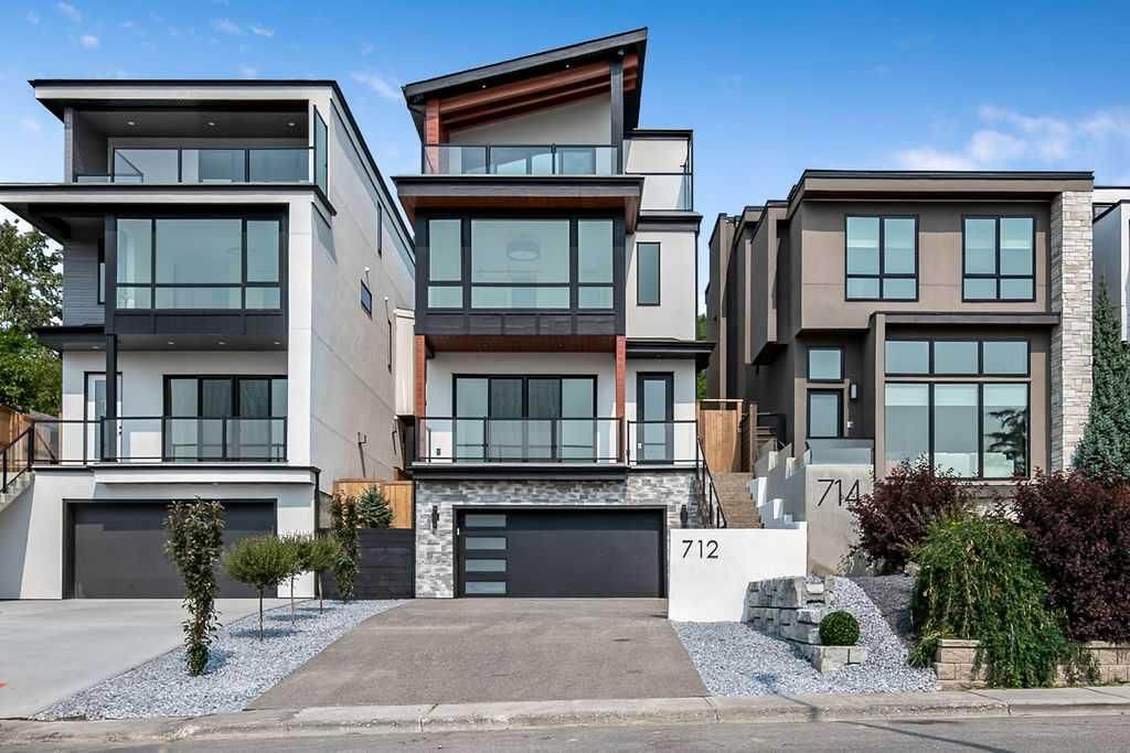 712 Bridge Crescent NE, Calgary — photo 2 of 46