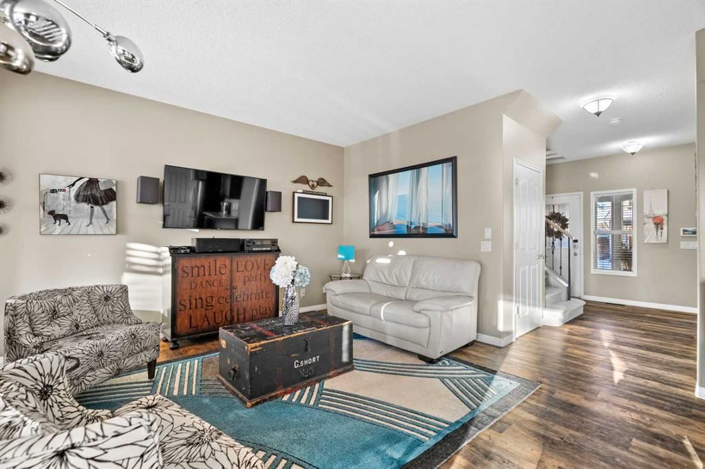76 Inverness Drive SE, Calgary — photo 4 of 42