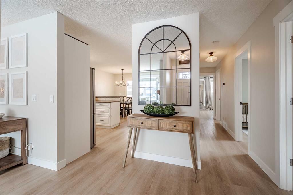531 Deerpath Court SE, Calgary — photo 5 of 32