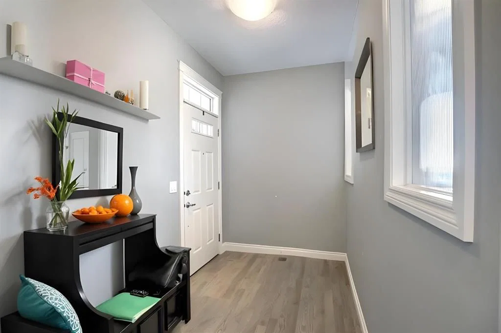 22 Evansborough View NW, Calgary — photo 3 of 27