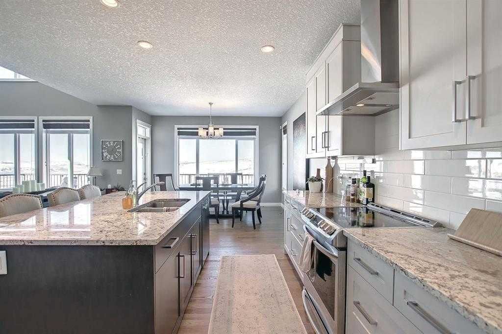 22 Evansborough View NW, Calgary — photo 5 of 27
