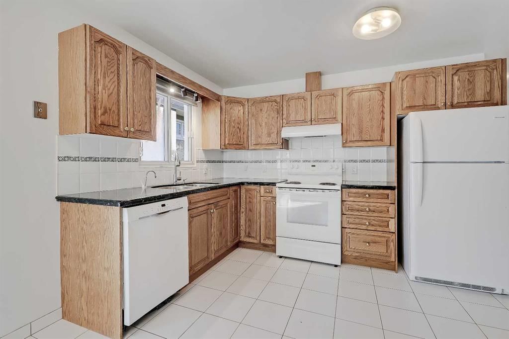 2607 Granville Street SW, Calgary — photo 4 of 36