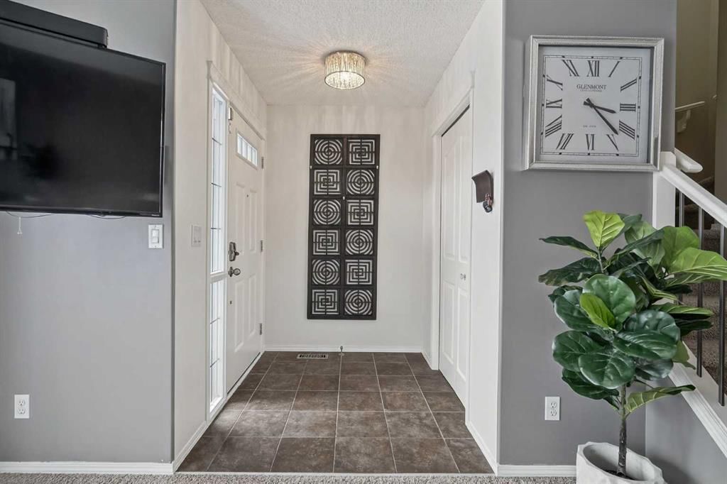 221 Autumn Green SE, Calgary — photo 3 of 43