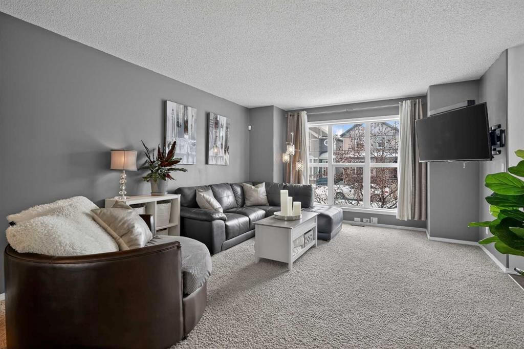 221 Autumn Green SE, Calgary — photo 4 of 43