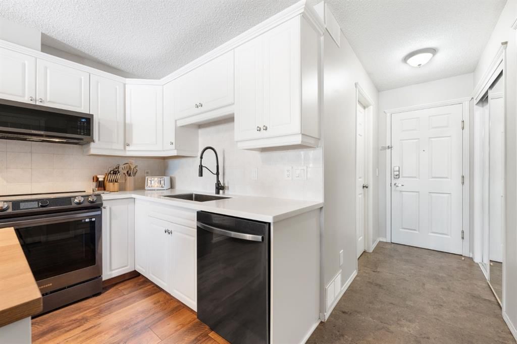 203, 6148 Bowness Road NW, Calgary — photo 3 of 29