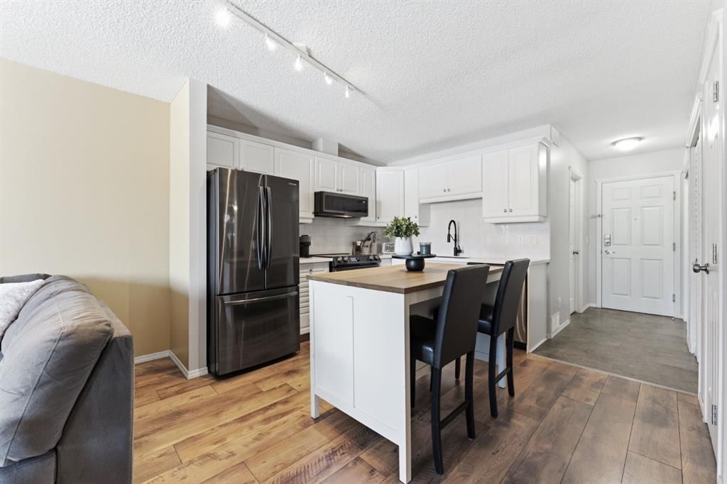 203, 6148 Bowness Road NW, Calgary — photo 4 of 29