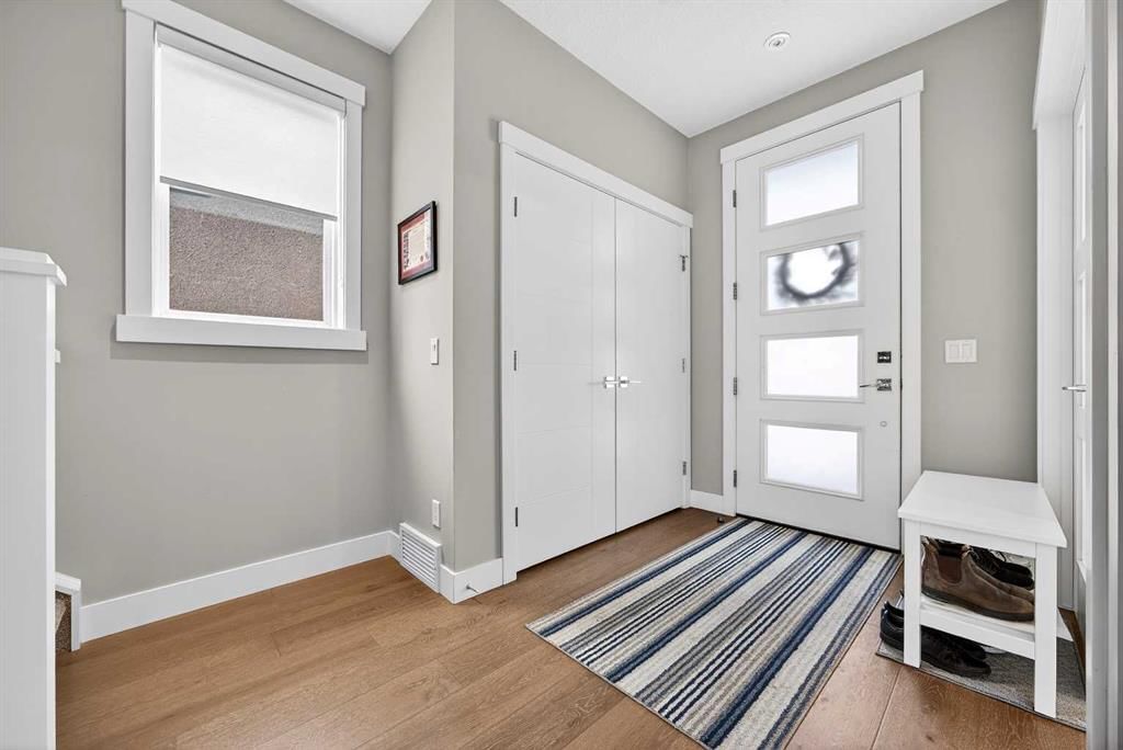 435 31 Avenue NW, Calgary — photo 3 of 49