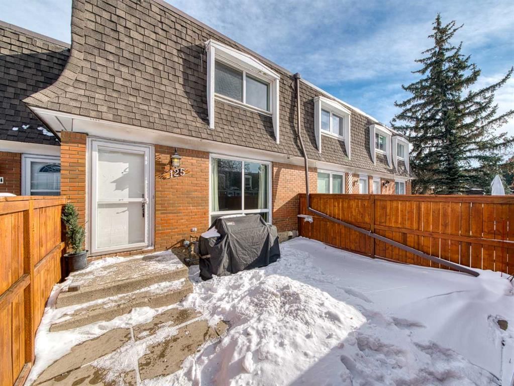 125, 330 Canterbury Drive SW, Calgary — photo 2 of 36