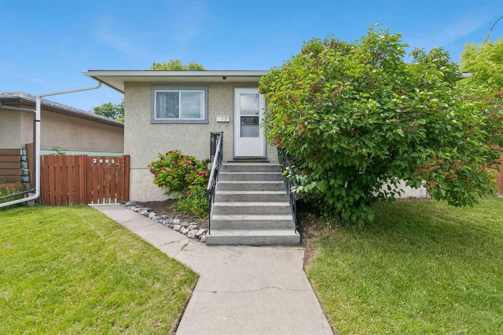 2001 46 Street SE, Calgary — photo 5 of 43