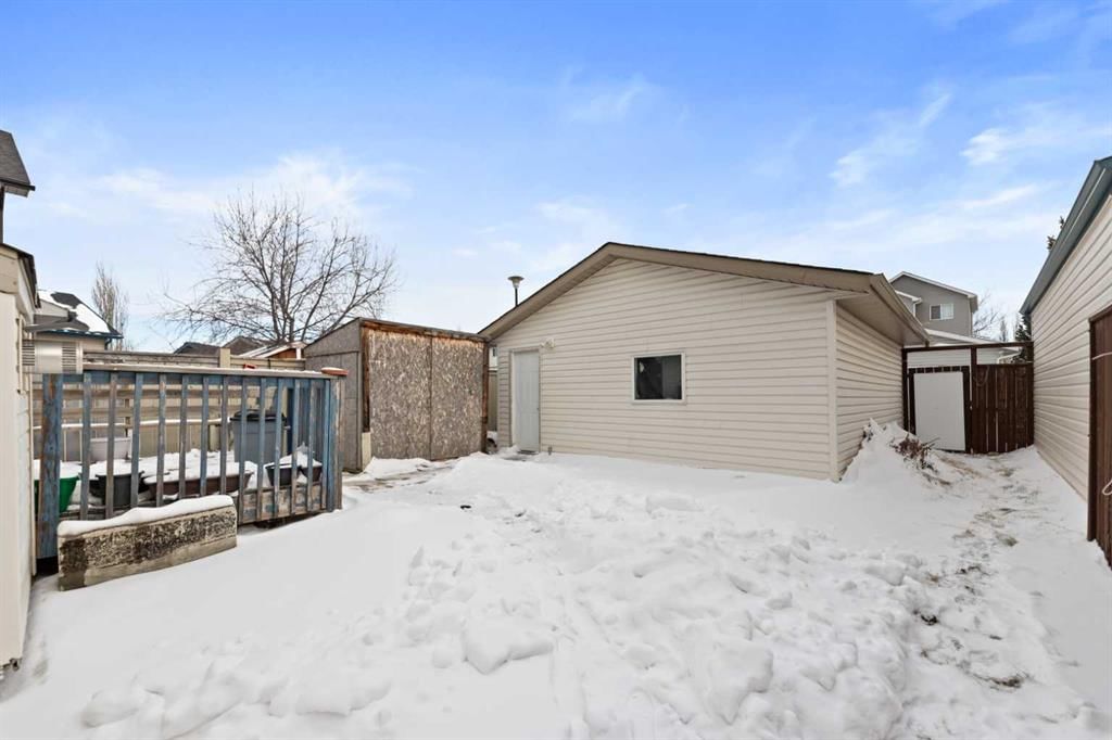 101 Taravista Crescent, Calgary — photo 5 of 35