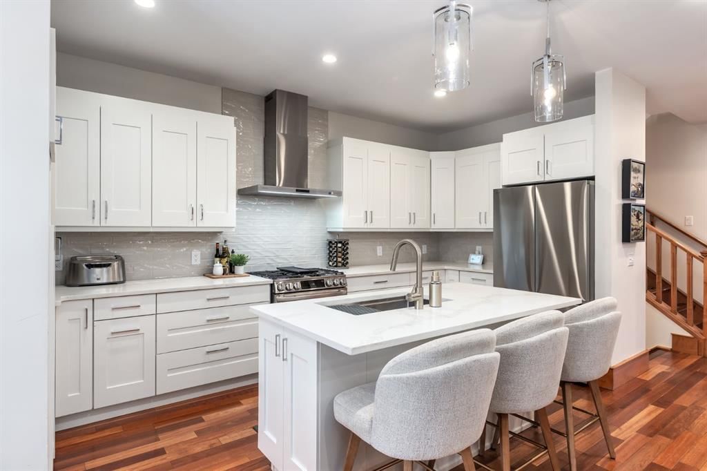 2027 27 Avenue SW, Calgary — photo 5 of 44
