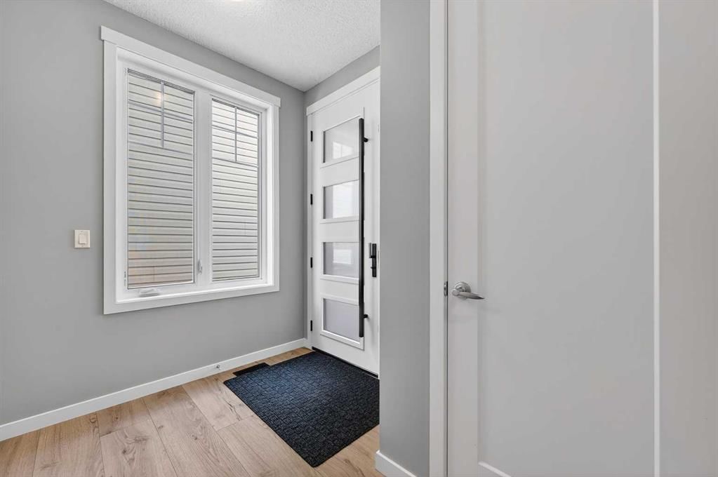24 Walden Mount SE, Calgary — photo 2 of 31