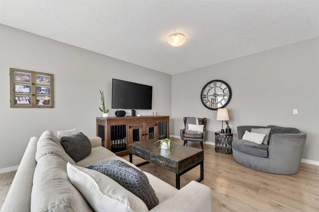 24 Walden Mount SE, Calgary — photo 5 of 31