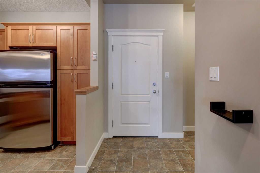 209, 10 Discovery Ridge Close SW, Calgary — photo 3 of 32