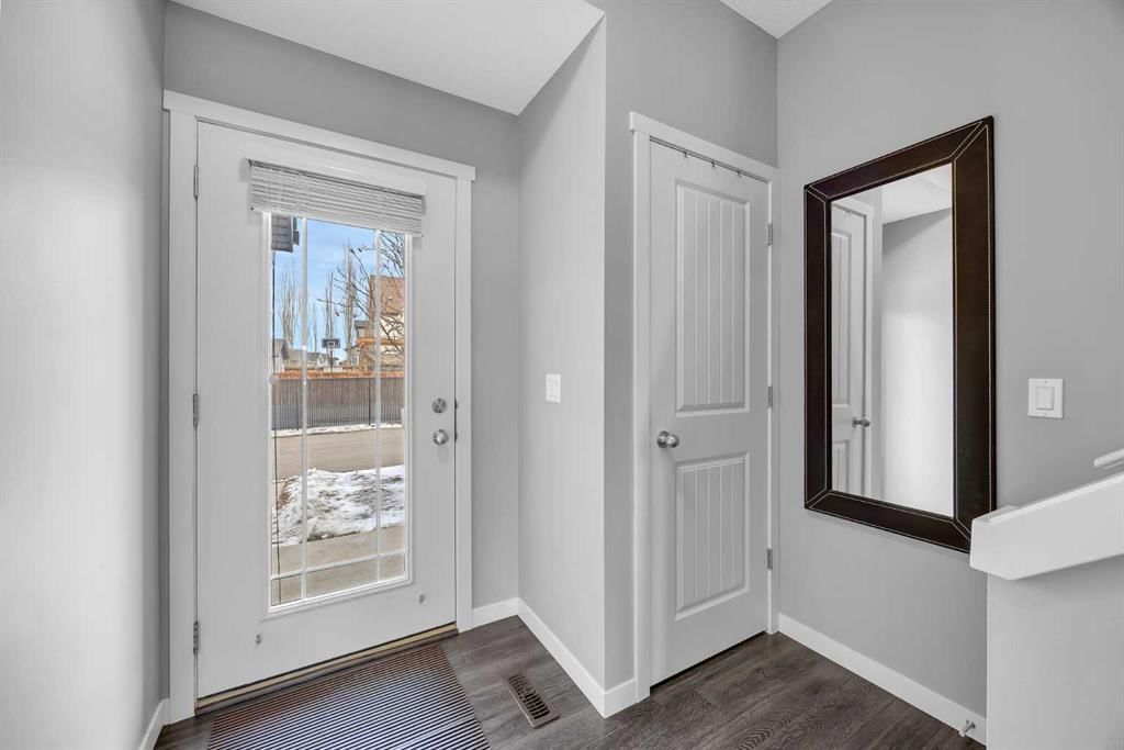 15 Copperpond Landing SE, Calgary — photo 4 of 39