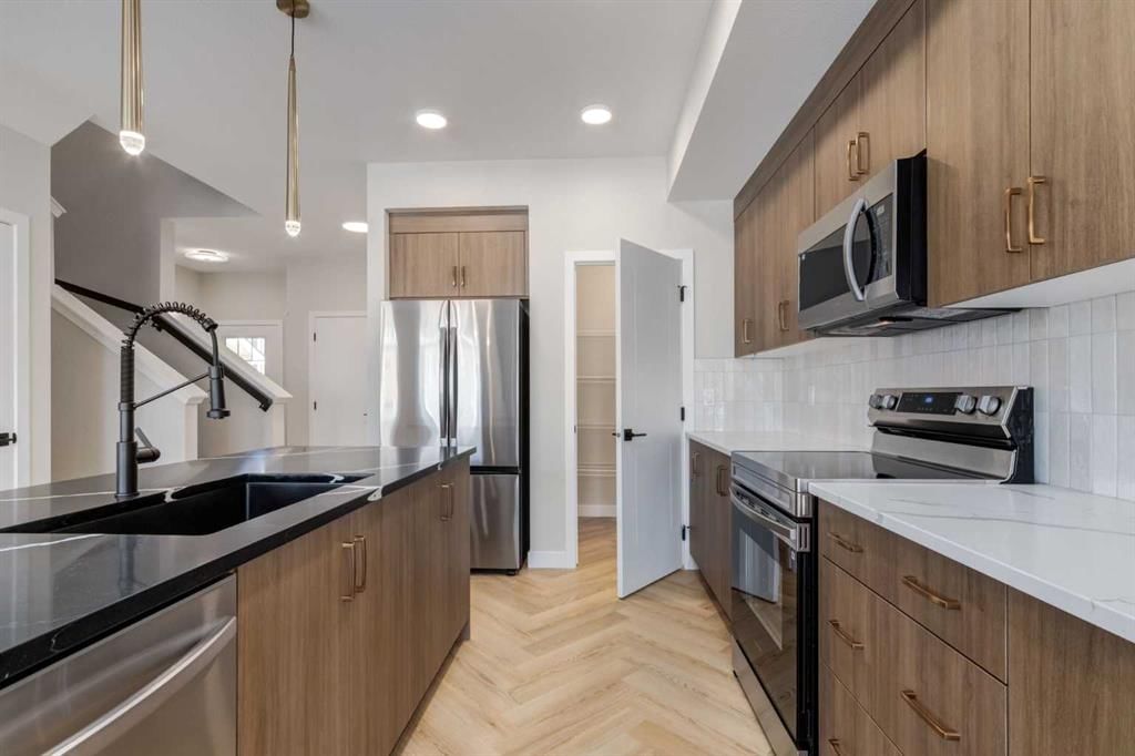 349 Heartwood Park SE, Calgary — photo 2 of 43