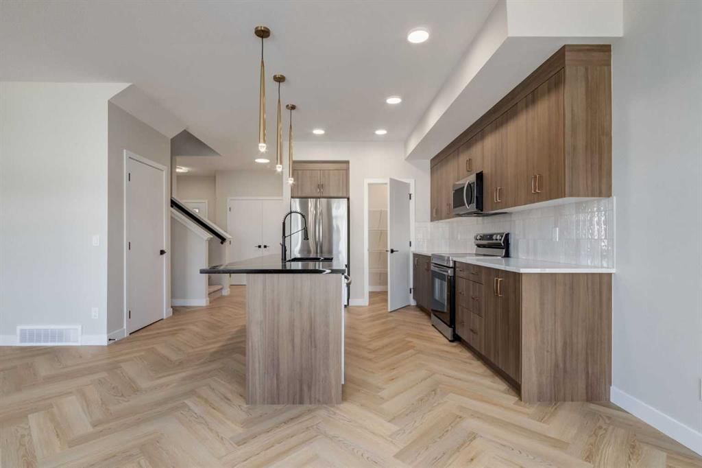 349 Heartwood Park SE, Calgary — photo 4 of 43