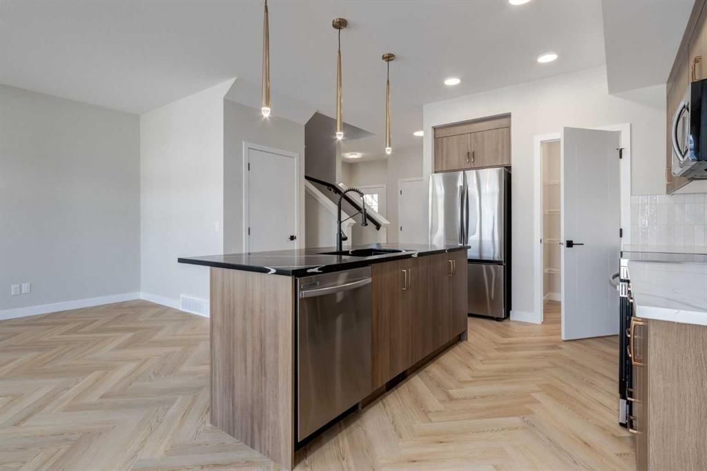 349 Heartwood Park SE, Calgary — photo 5 of 43