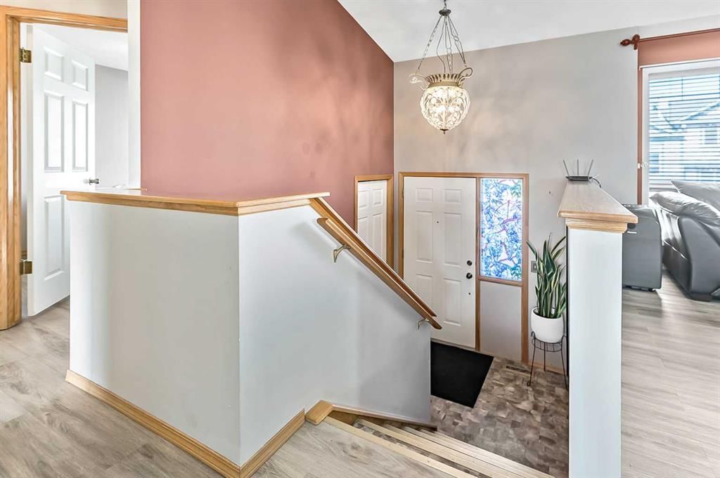 196 Erin Meadow Way SE, Calgary — photo 2 of 25